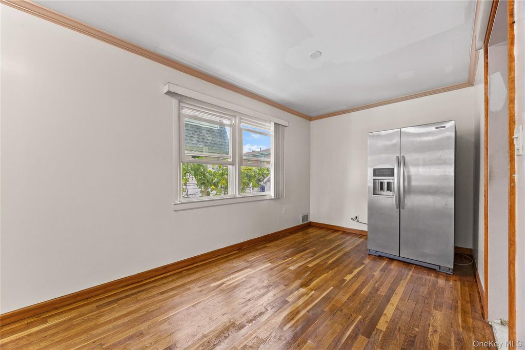 142-10 Oak Avenue, Flushing, NY 11355 — photo 5