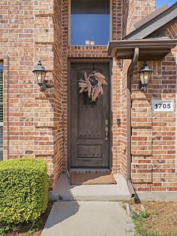 1705 Chacon Canyon Drive, Desoto, TX 75115