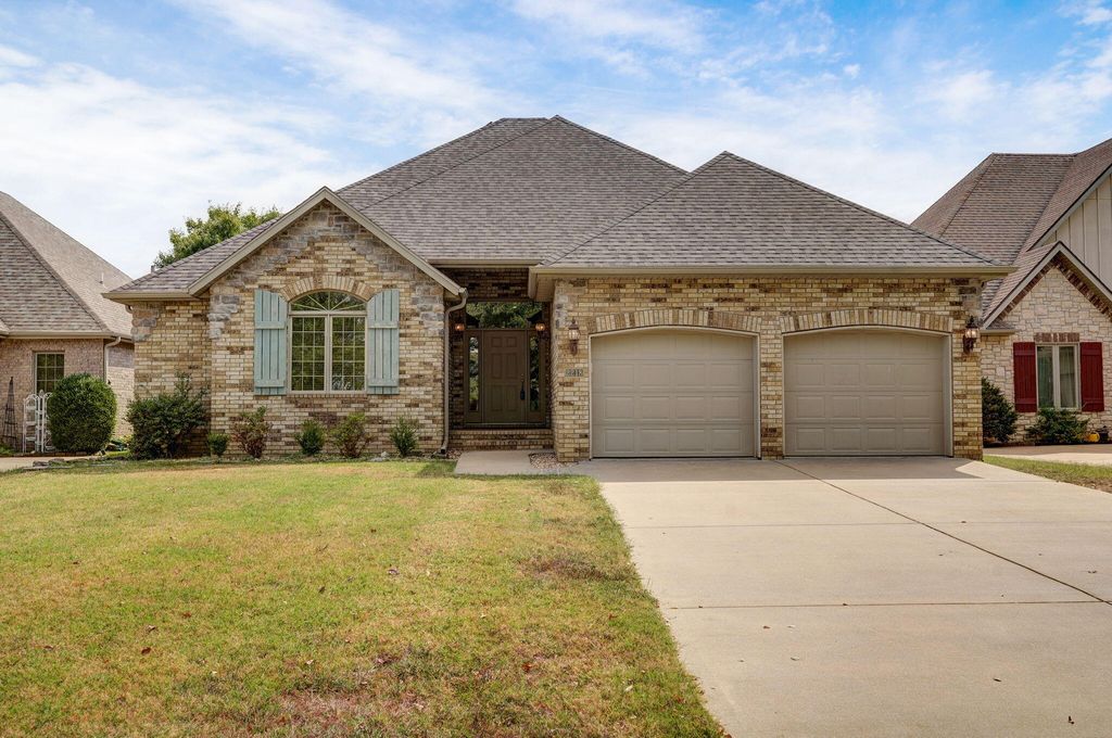 2218 West Dearborn Street, Springfield, MO 65807