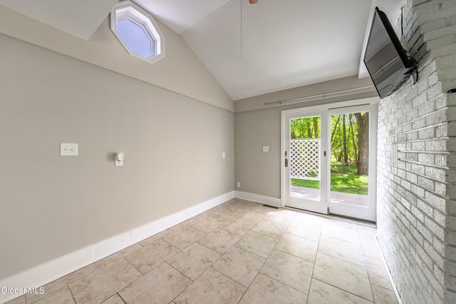 9 Schermerhorn Road, Rotterdam, NY 12306