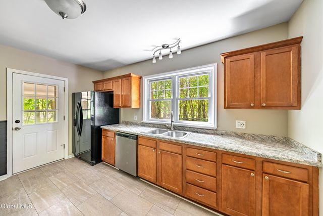 9 Schermerhorn Road, Rotterdam, NY 12306
