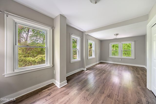 9 Schermerhorn Road, Rotterdam, NY 12306