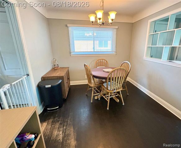 1812 E Longmeadow Road, Trenton, MI 48183