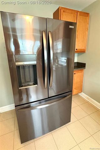 1812 E Longmeadow Road, Trenton, MI 48183