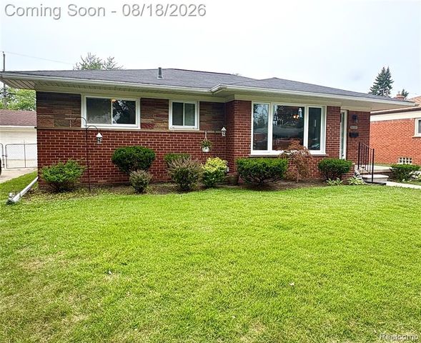 1812 E Longmeadow Road, Trenton, MI 48183