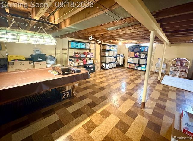 1812 E Longmeadow Road, Trenton, MI 48183
