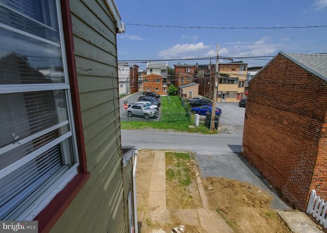 24 W LOCUST ST, Mechanicsburg, PA 17055
