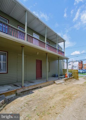 24 W LOCUST ST, Mechanicsburg, PA 17055