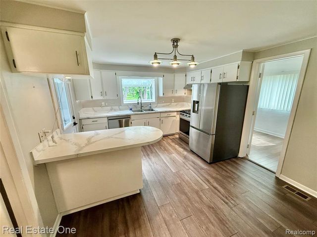 865 Grant Avenue, Clawson, MI 48017