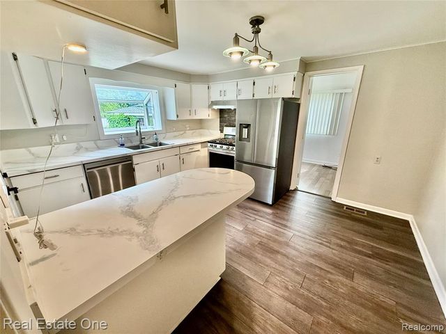 865 Grant Avenue, Clawson, MI 48017