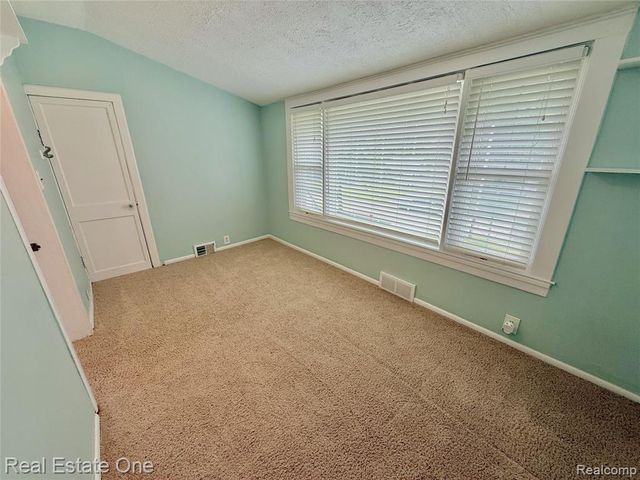 865 Grant Avenue, Clawson, MI 48017