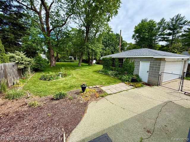 865 Grant Avenue, Clawson, MI 48017