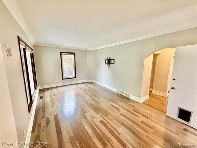 865 Grant Avenue, Clawson, MI 48017