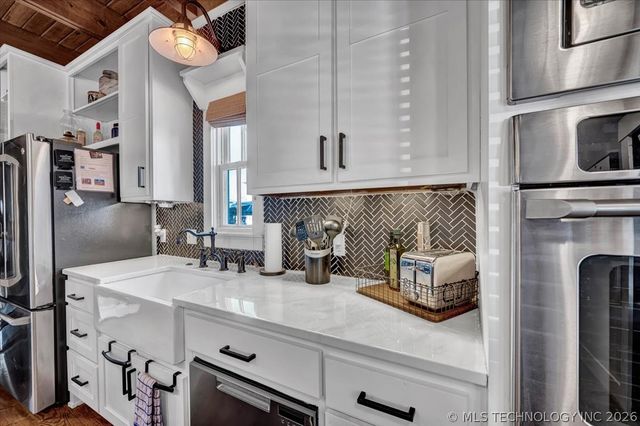 37 Firefly Lane, Carlton Landing, OK 74432