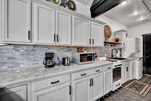 37 Firefly Lane, Carlton Landing, OK 74432