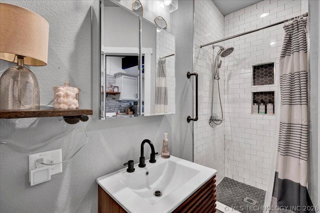 37 Firefly Lane, Carlton Landing, OK 74432