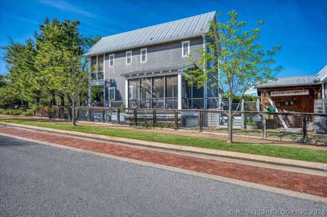 37 Firefly Lane, Carlton Landing, OK 74432