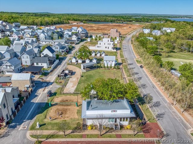 37 Firefly Lane, Carlton Landing, OK 74432