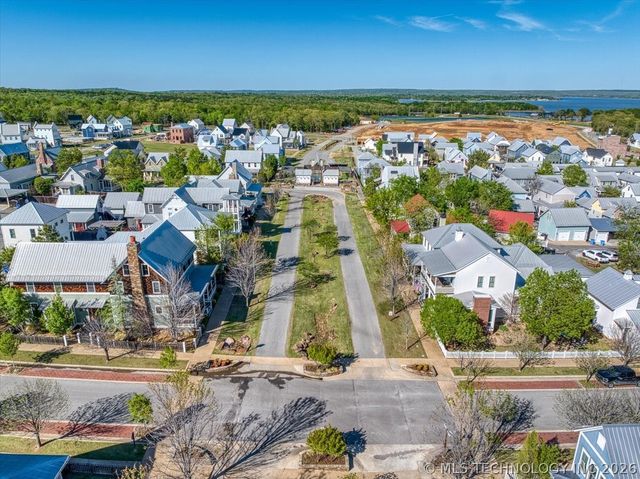 37 Firefly Lane, Carlton Landing, OK 74432