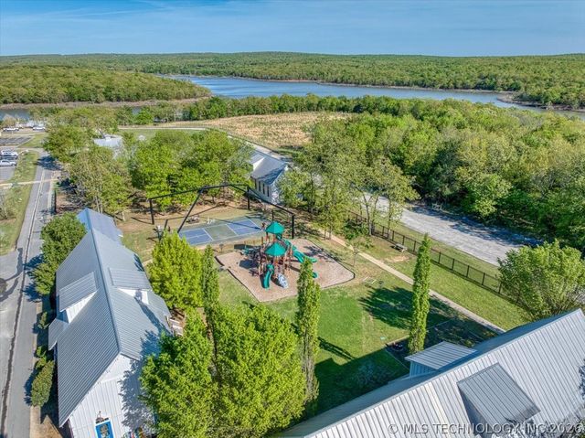 37 Firefly Lane, Carlton Landing, OK 74432