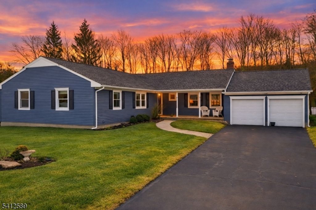 10 Bayberry Ln, Randolph Twp., NJ 07869