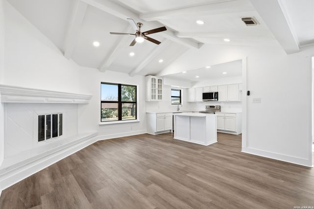 100 Howard Dr, Schertz, TX 78154