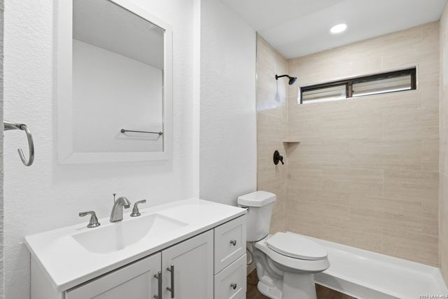 100 Howard Dr, Schertz, TX 78154