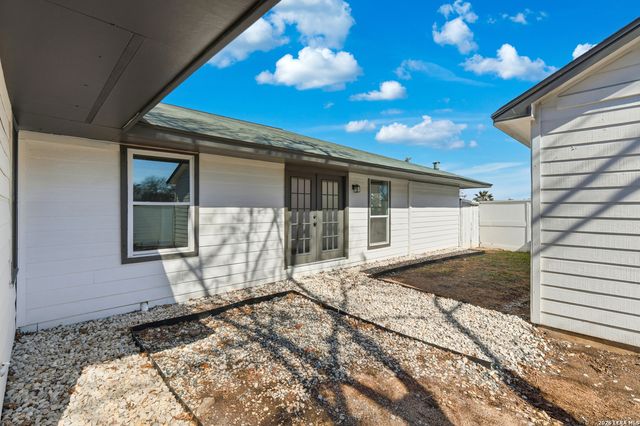 100 Howard Dr, Schertz, TX 78154