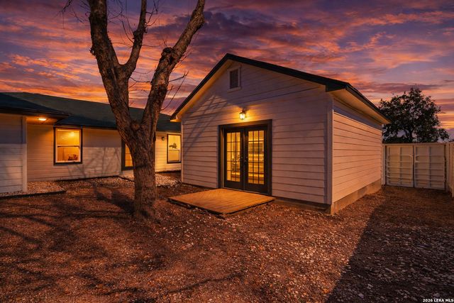 100 Howard Dr, Schertz, TX 78154