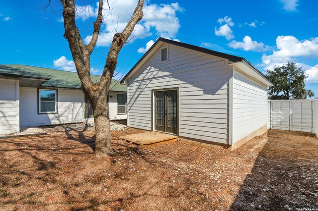 100 Howard Dr, Schertz, TX 78154