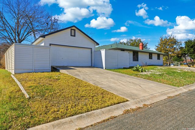 100 Howard Dr, Schertz, TX 78154