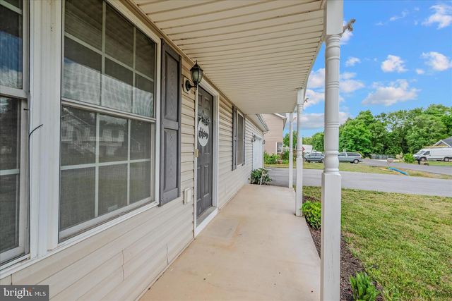 104 OWL AVE, Martinsburg, WV 25405