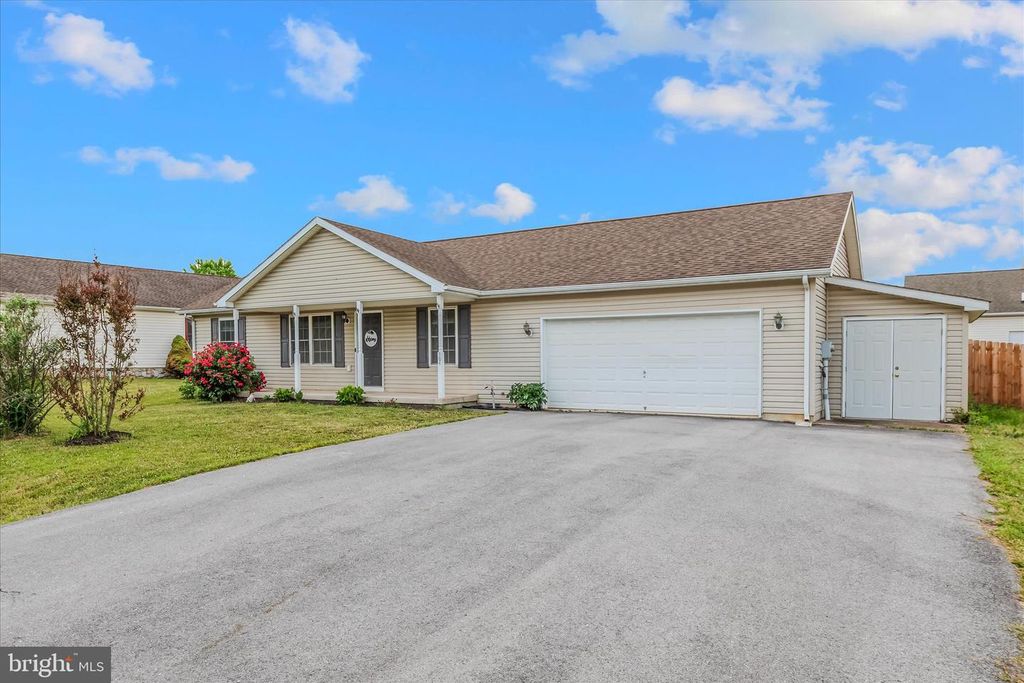 104 OWL AVE, Martinsburg, WV 25405