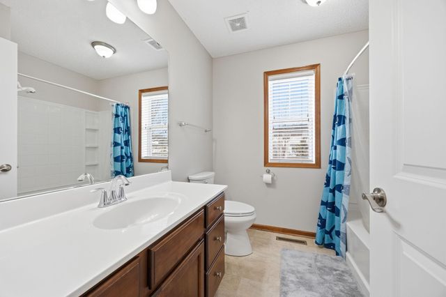 7000 Jenks Drive, Rockford, MN 55373