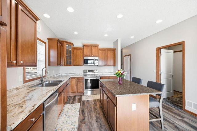 7000 Jenks Drive, Rockford, MN 55373