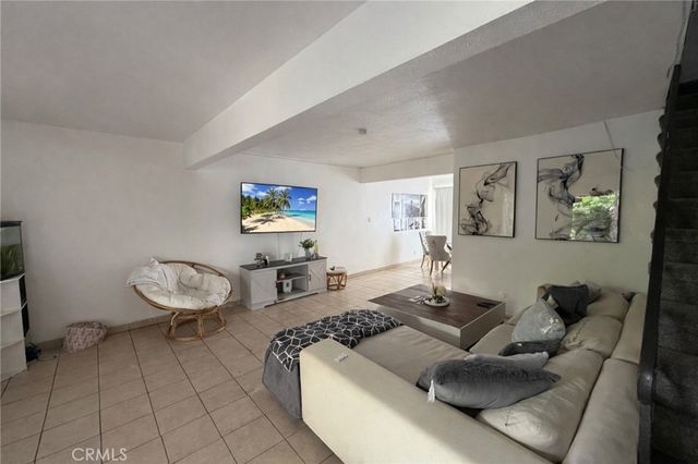 2301 S. Center Street, Santa Ana, CA 92704