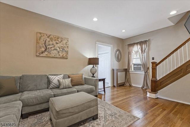 136 Cedar St, Cliffside Park Boro, NJ 07010