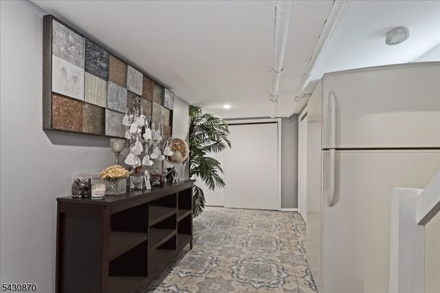 136 Cedar St, Cliffside Park Boro, NJ 07010