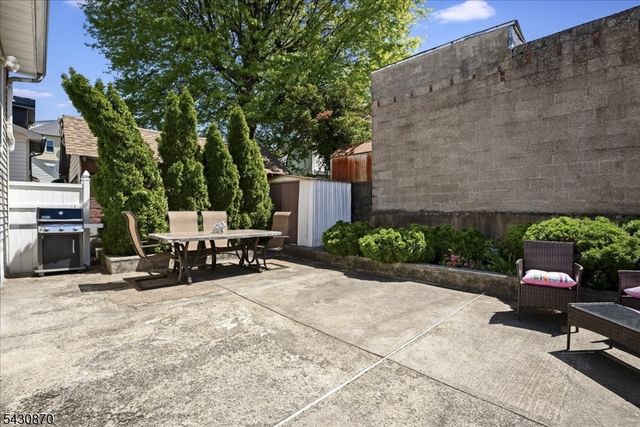 136 Cedar St, Cliffside Park Boro, NJ 07010