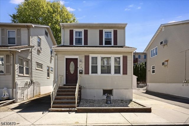 136 Cedar St, Cliffside Park Boro, NJ 07010