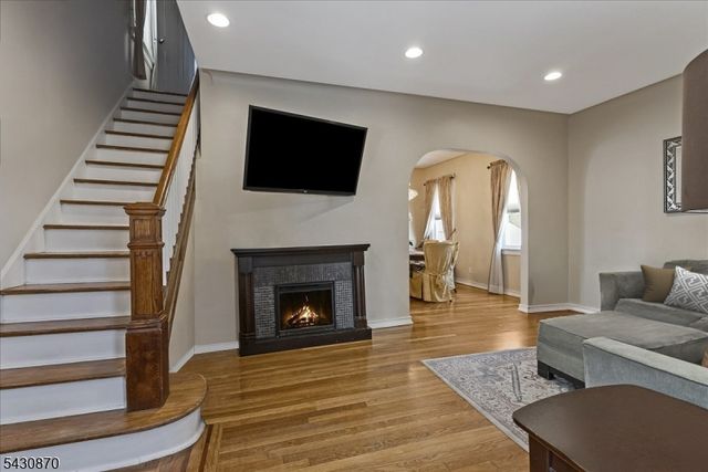 136 Cedar St, Cliffside Park Boro, NJ 07010