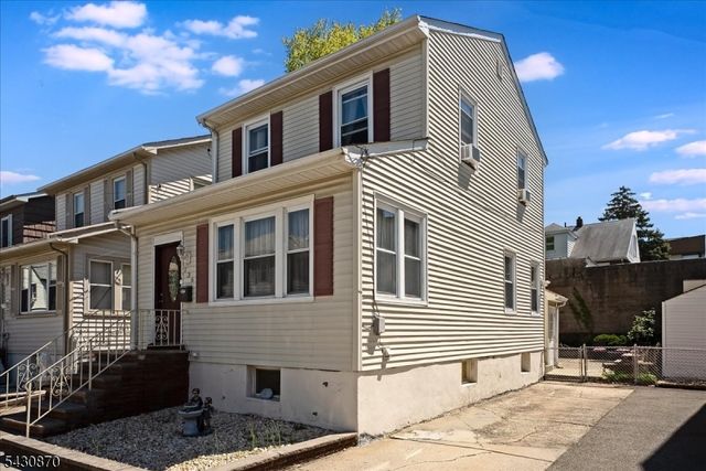 136 Cedar St, Cliffside Park Boro, NJ 07010