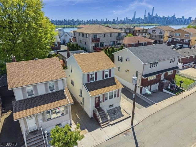 136 Cedar St, Cliffside Park Boro, NJ 07010