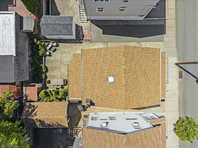 136 Cedar St, Cliffside Park Boro, NJ 07010