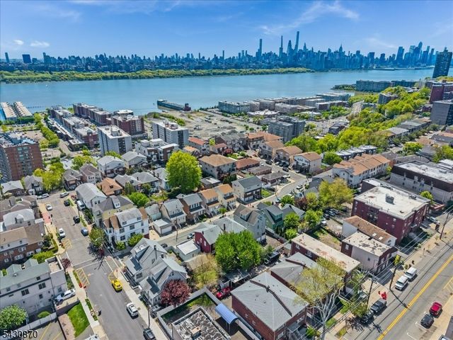 136 Cedar St, Cliffside Park Boro, NJ 07010
