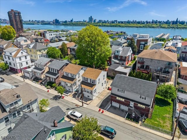 136 Cedar St, Cliffside Park Boro, NJ 07010