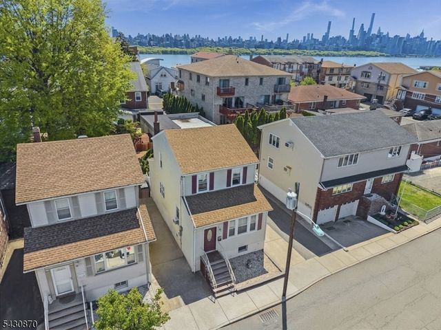 136 Cedar St, Cliffside Park Boro, NJ 07010