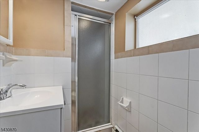 136 Cedar St, Cliffside Park Boro, NJ 07010