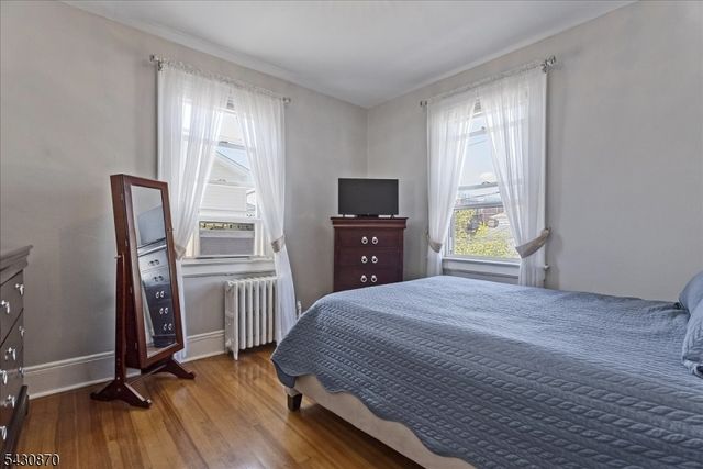 136 Cedar St, Cliffside Park Boro, NJ 07010