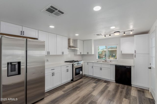 2050 W Dunlap Avenue D52, Phoenix, AZ 85021